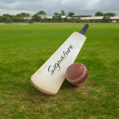 CRICKET-GIFTS - Mini Blank Cricket Bat | Ideal for Player Signatures | Small & Durable 40cm | Unvarnished & Unoiled | Ball Not Included