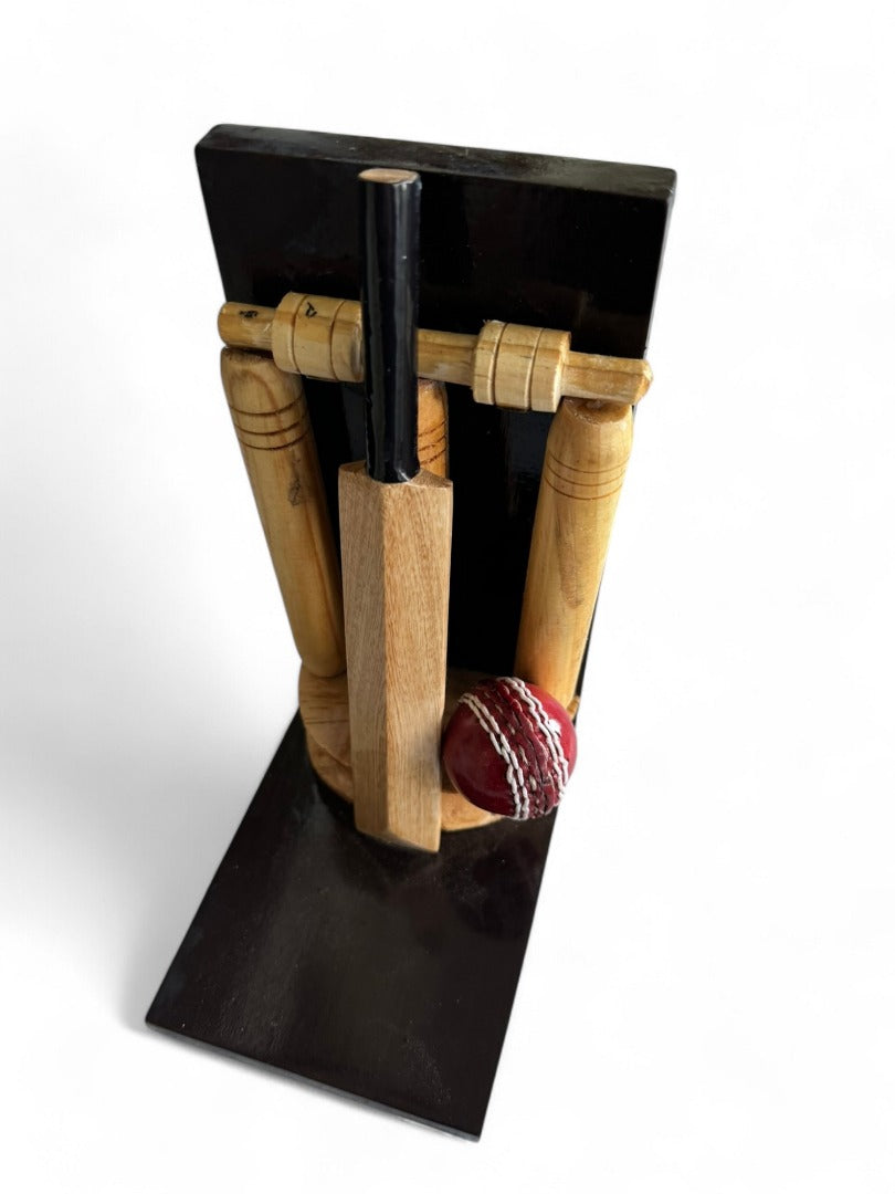 CRICKET-GIFTS Cricketing Bookend Single Unit, Wooden, 22cm high, Can also be used as a presentation trophy