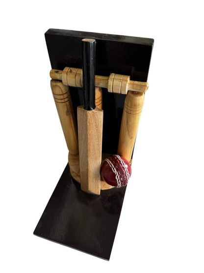 CRICKET-GIFTS Cricketing Bookend Single Unit, Wooden, 22cm high, Can also be used as a presentation trophy