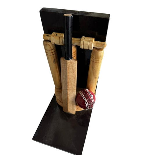 CRICKET-GIFTS Cricketing Bookend Single Unit, Wooden, 22cm high, Can also be used as a presentation trophy