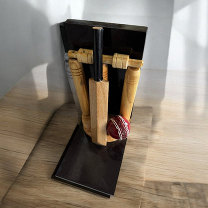 CRICKET-GIFTS Cricketing Bookend Single Unit, Wooden, 22cm high, Can also be used as a presentation trophy