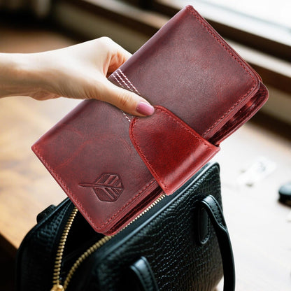 CRICKET-GIFTS The Ultimate Buffalo Leather Darts Wallet - Red with white stitching