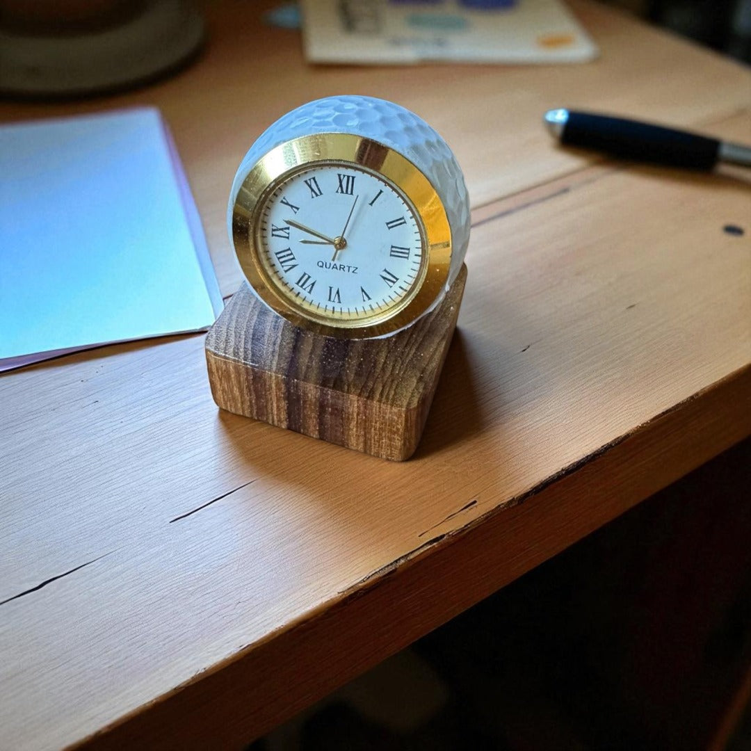 SPORTGIFTZ Mini Desktop Golf Ball Clock ? Elegant Timepiece for Golf Enthusiasts